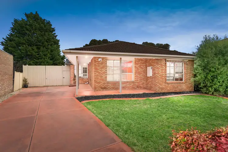 4 Aster Court, Mill Park VIC 3082