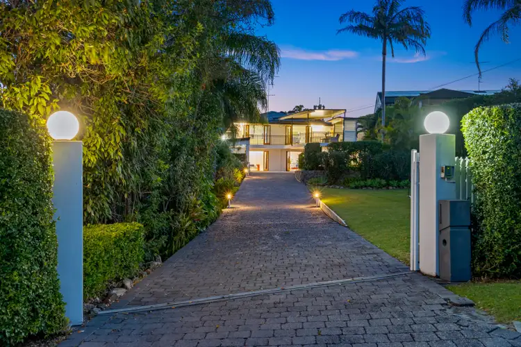 4 Bligh Court, Benowa QLD 4217