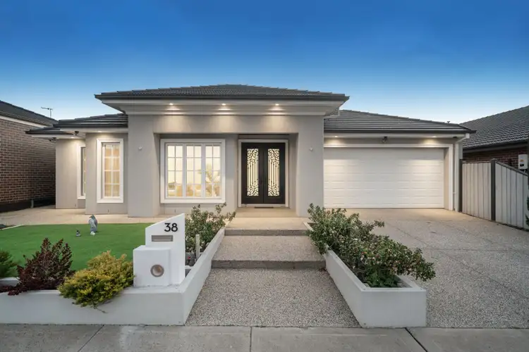 38 Primrose Crescent, Mickleham VIC 3064