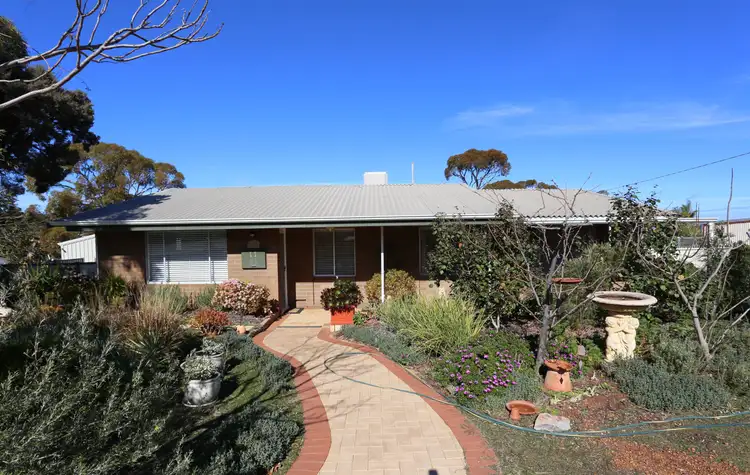 11 Bachelor Avenue, Kambalda East WA 6442