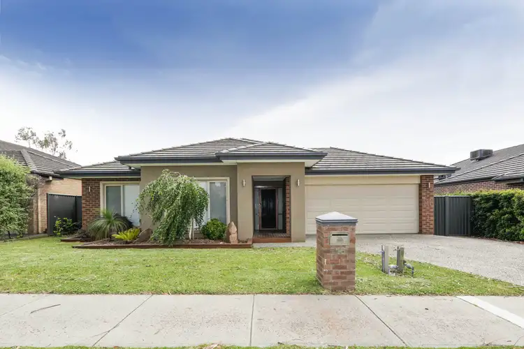 16 Esprit Avenue, Cranbourne North VIC 3977