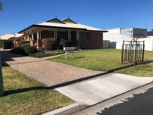 2/12 Chester Street, Moree NSW 2400