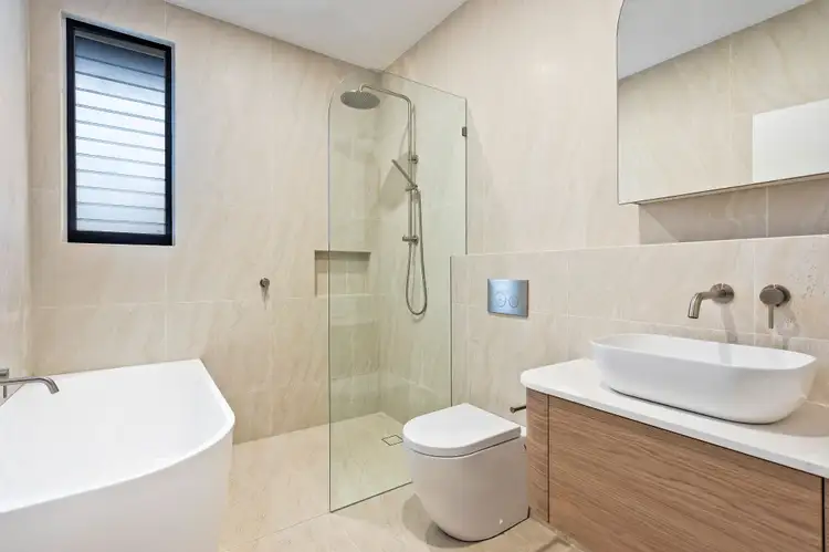 2/1A Leamington Road, Oak Flats NSW 2529