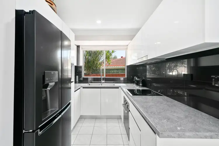 Fourth view of Homely villa listing, 2/5 Wattle Street, Peakhurst NSW 2210