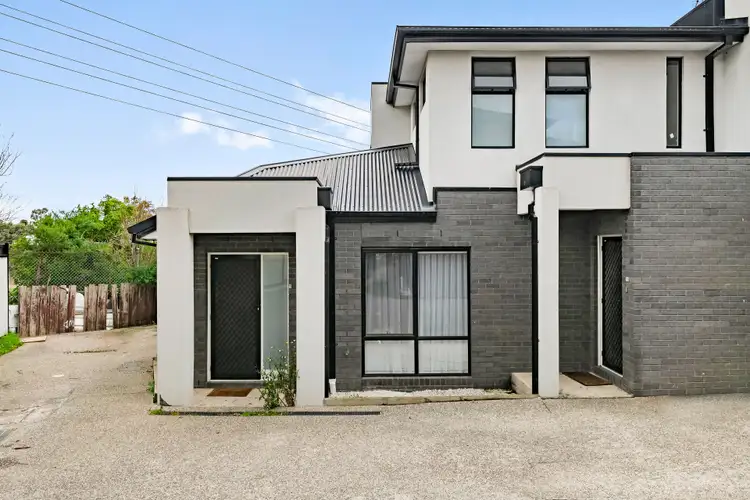 10 Pyalong Crescent
