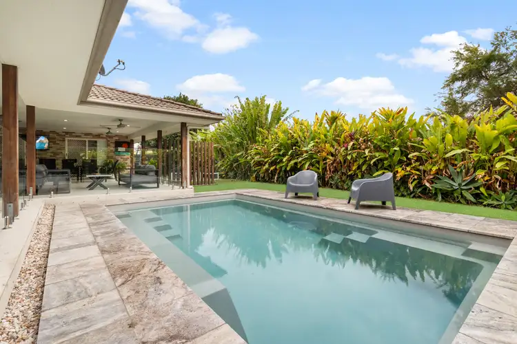 21 Cairns Crescent