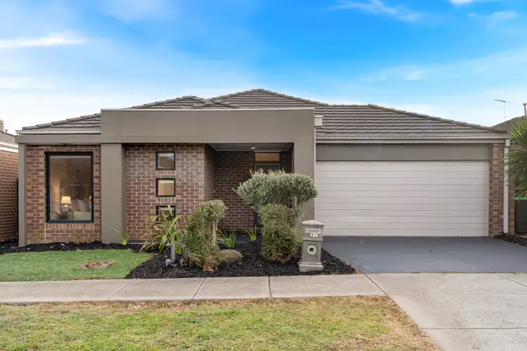 21 Oakgrove Drive, Craigieburn VIC 3064