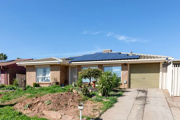 25 Gunnawarra Crescent, Craigmore SA 5114