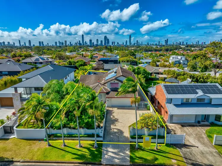 35 Alamau Street, Benowa QLD 4217