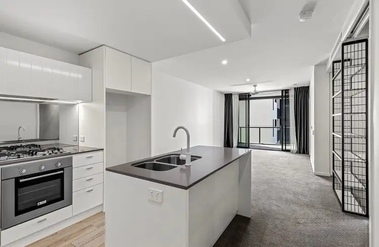 Fifth view of Homely unit listing, 303/18 Hubert Street, Woolloongabba QLD 4102