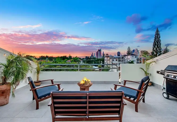 10/42 Britannia Avenue, Broadbeach QLD 4218