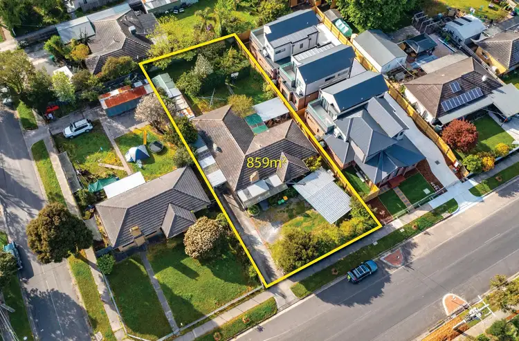 8 Esther Crescent, Mooroolbark VIC 3138