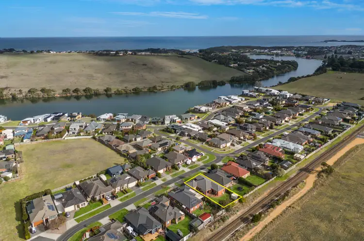 Third view of Homely house listing, 31 Huntingfield Drive, Warrnambool VIC 3280