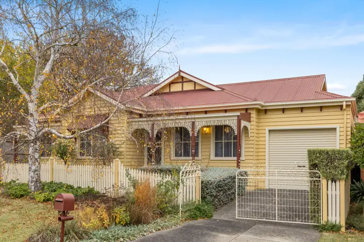 16 Magarra Crescent, Berwick VIC 3806