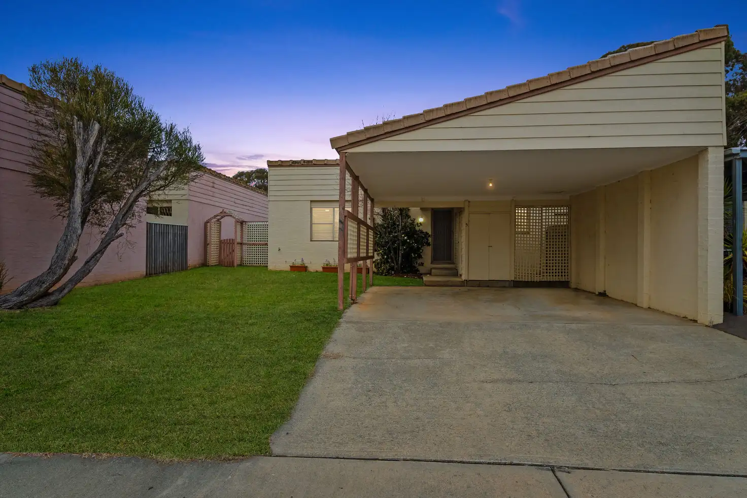 Main view of Homely townhouse listing, 5/53 Derrington Crescent, Bonython ACT 2905