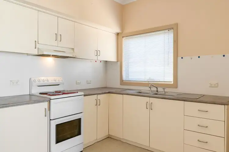 Fifth view of Homely house listing, 11 Loddon Avenue, Red Cliffs VIC 3496