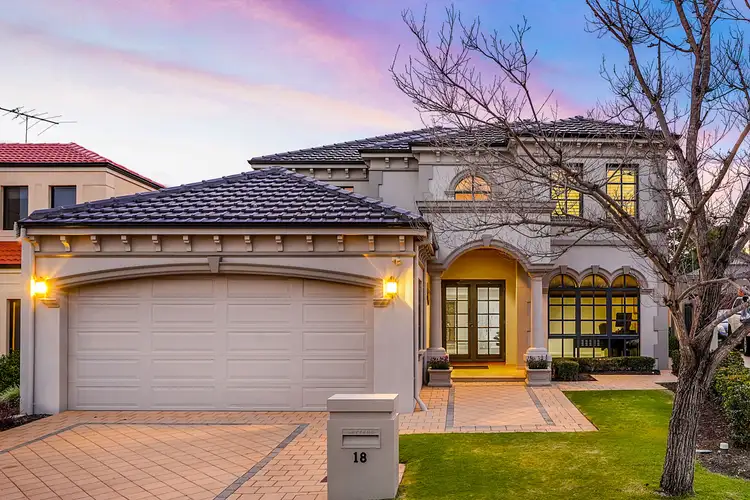 18 Plumosa Mews, Duncraig WA 6023