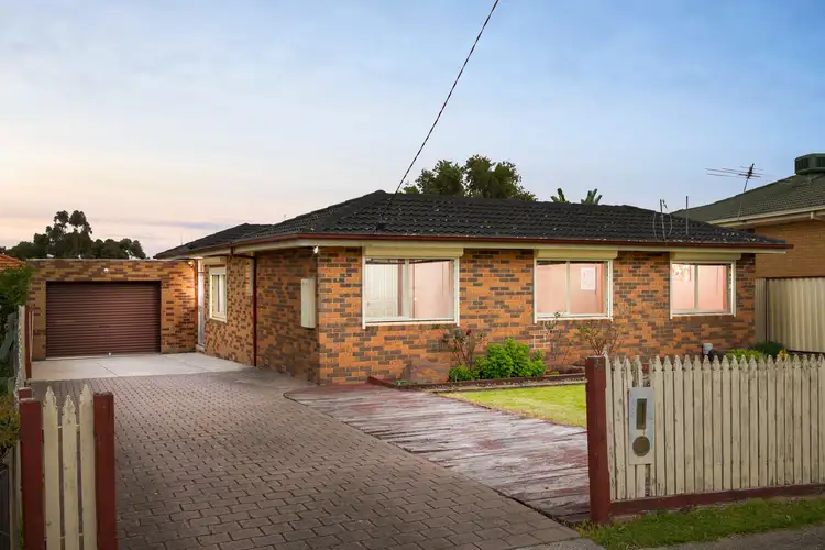 25 Glencairn Crescent