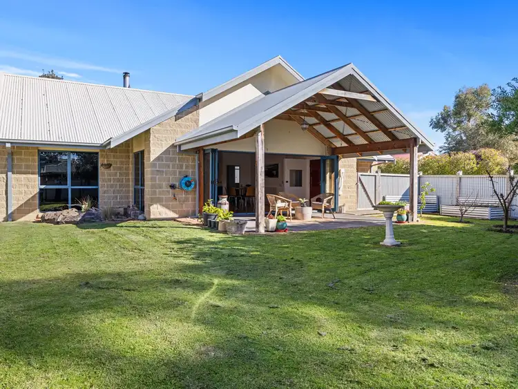 6 Evan Place, Inverloch VIC 3996