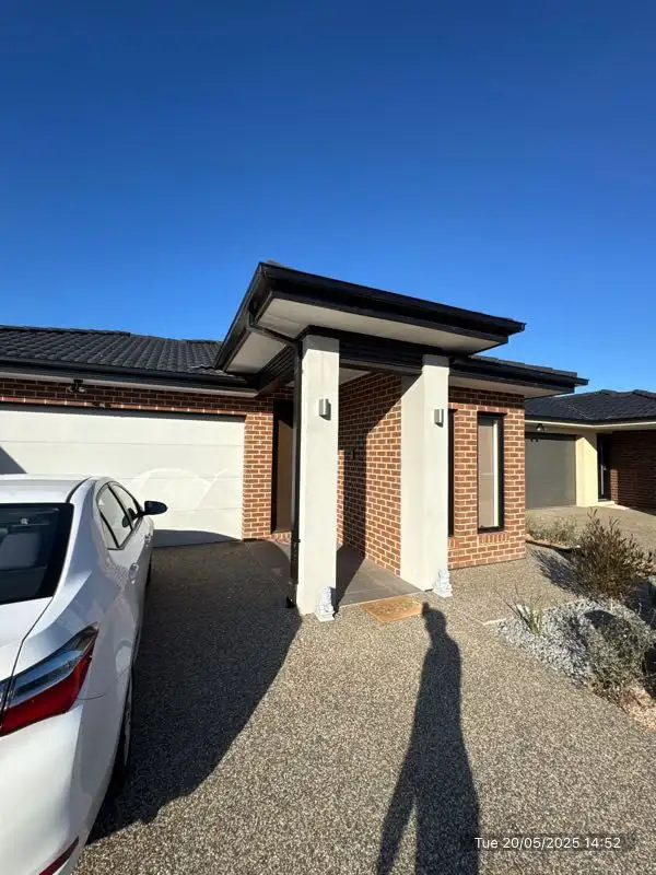 21 DELHI Grove, Rockbank VIC 3335
