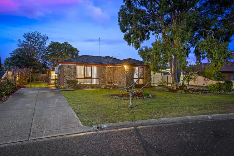 3 Winston Court, Wendouree VIC 3355