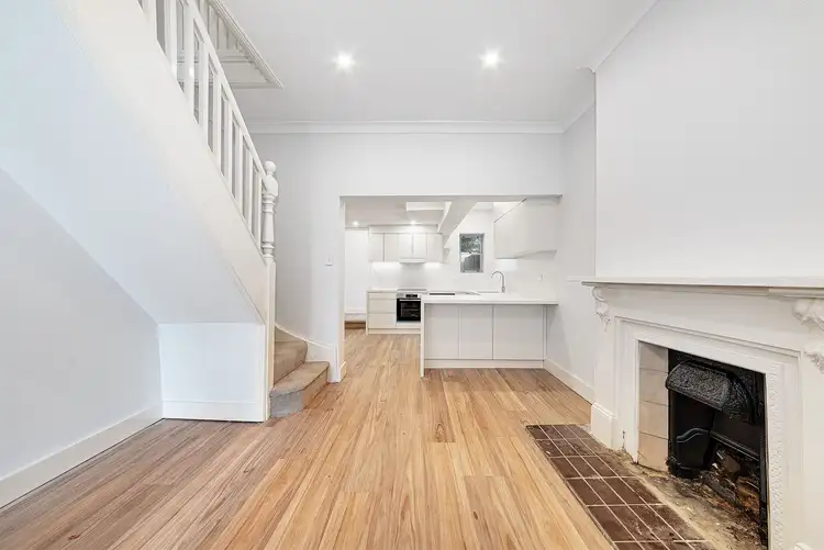 10 Unwins Bridge Road