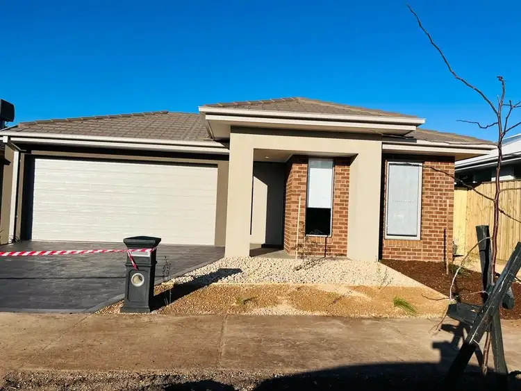 4 Tait Street, Thornhill Park VIC 3335