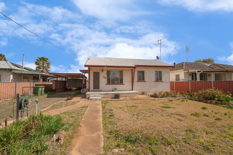 8 Ryan Street, Forbes NSW 2871