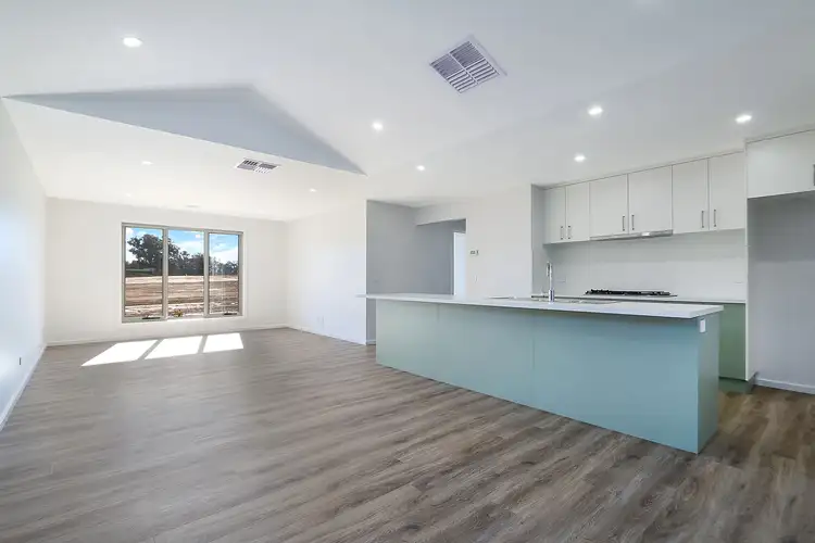 13 Bradford Drive, Thurgoona NSW 2640