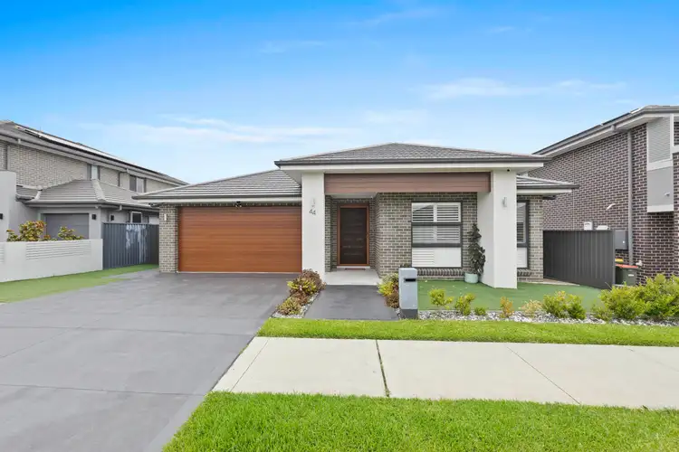 44 Milton Circuit
