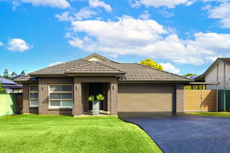 12 Hume Crescent