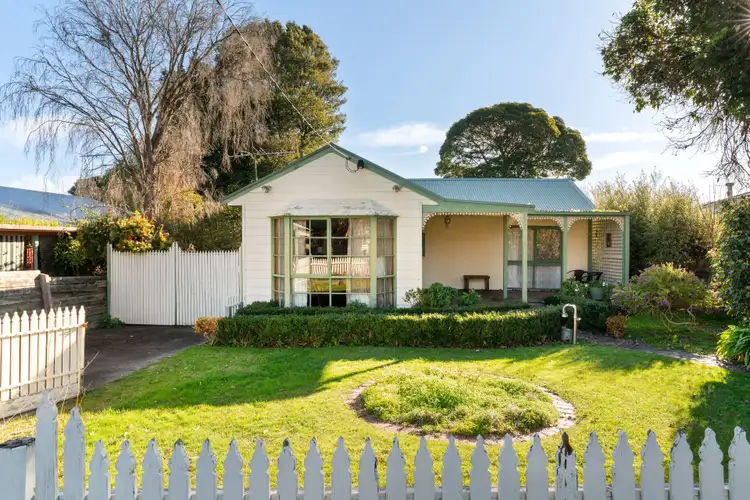 8 Hayes Avenue, Rosebud VIC 3939