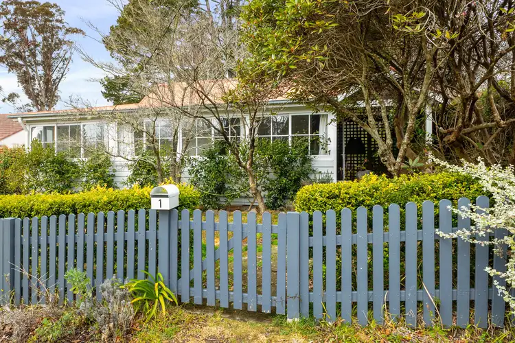 1 Irvine Avenue, Blackheath NSW 2785
