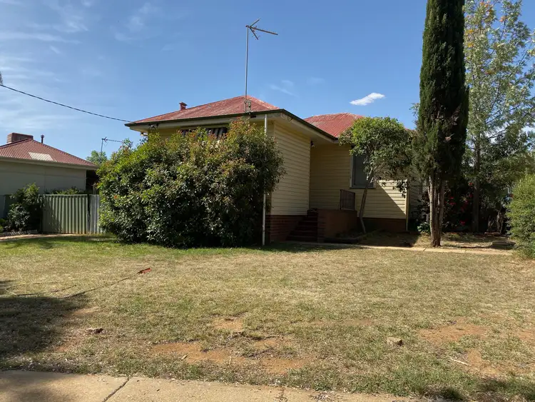 35 Castlereagh Avenue, Mount Austin NSW 2650