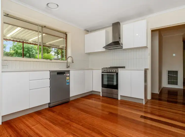 14 Saxon Drive, Mooroolbark VIC 3138