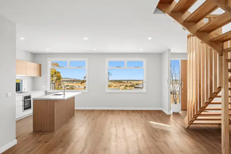 1/25 Hunt Road, Herne Hill VIC 3218