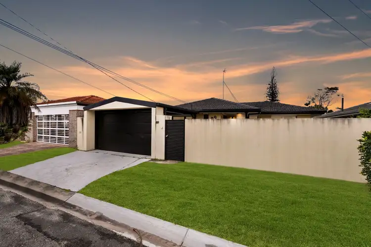 89 Vatakoula Parade, Mermaid Waters QLD 4218