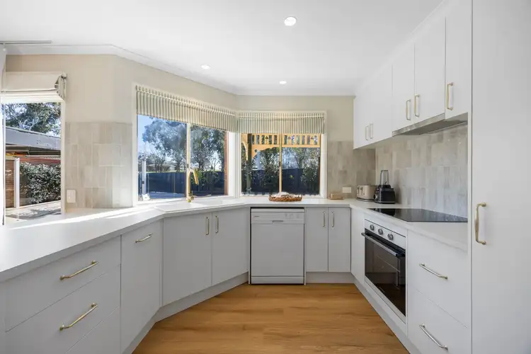 Fifth view of Homely house listing, 27 Adelaide Close, Berwick VIC 3806