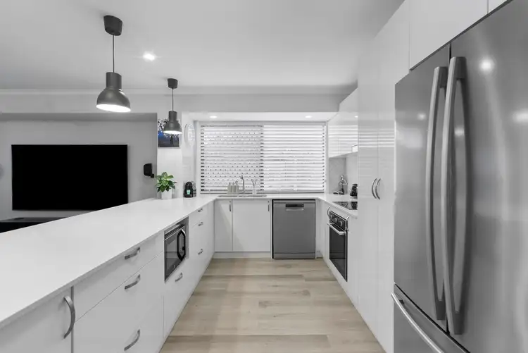 Second view of Homely house listing, 10 Ellendale Crescent, Daisy Hill QLD 4127