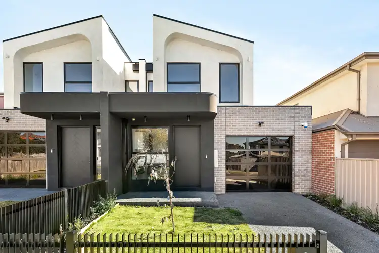 25B Grandison Grove, Oak Park VIC 3046