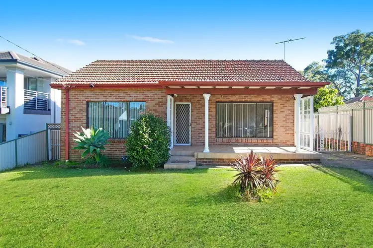 1 Hargraves Avenue, Punchbowl NSW 2196