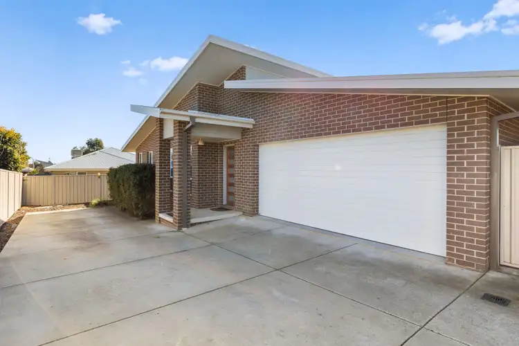 2/4 Mulberrygong Court, Gobbagombalin NSW 2650