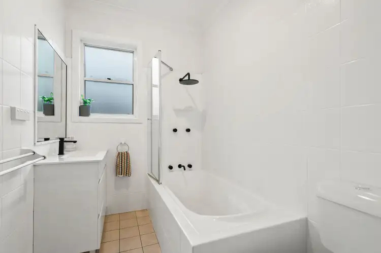 Fifth view of Homely house listing, 1/11 Sea View Road, Wollongong NSW 2500