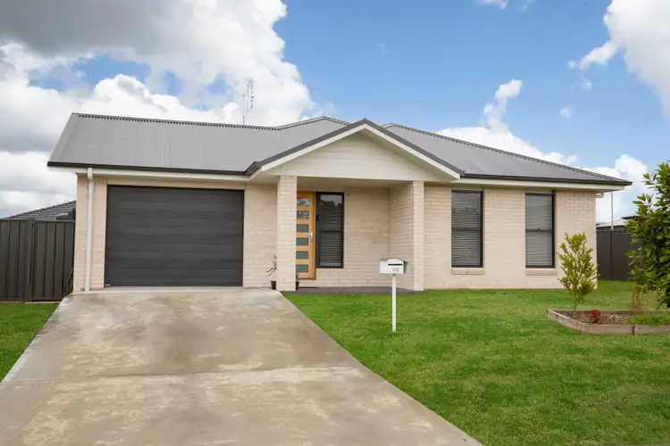 6 Tourmaline Drive, Rutherford NSW 2320
