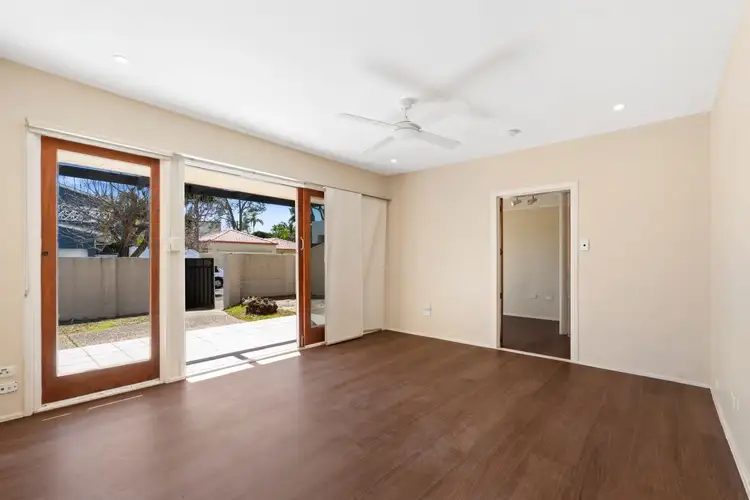 11 Boongala Road, Broadbeach Waters QLD 4218