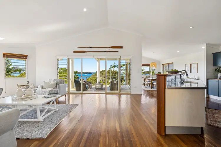 22 Rosebud Esplanade, Victoria Point QLD 4165