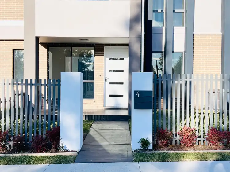 2/4 Grassbird Avenue, Oran Park NSW 2570