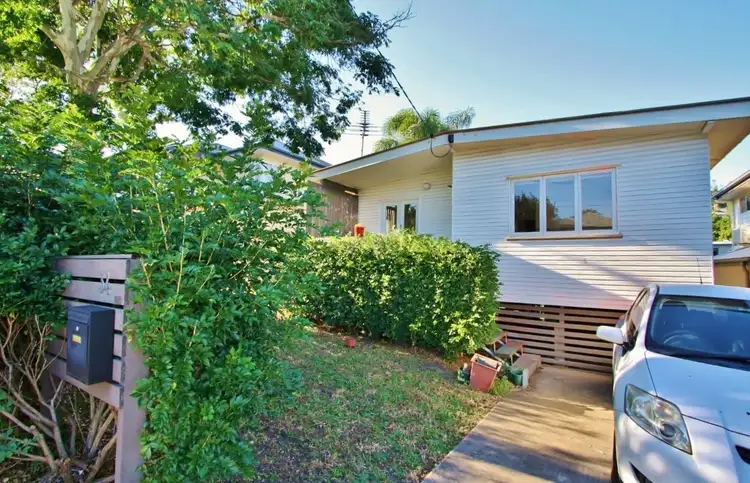 34 Boronia Avenue, Holland Park West QLD 4121