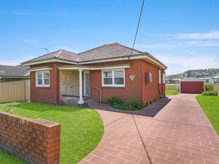 27 Hoskins Avenue, Warrawong NSW 2502