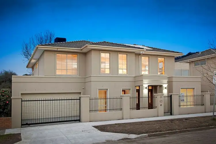 2A Lyons Street, Carnegie VIC 3163